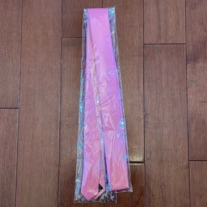 Pink skinny tie